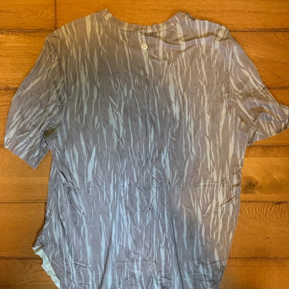 Brand new lululemon athletic t-shirt - Picture 1 of 2